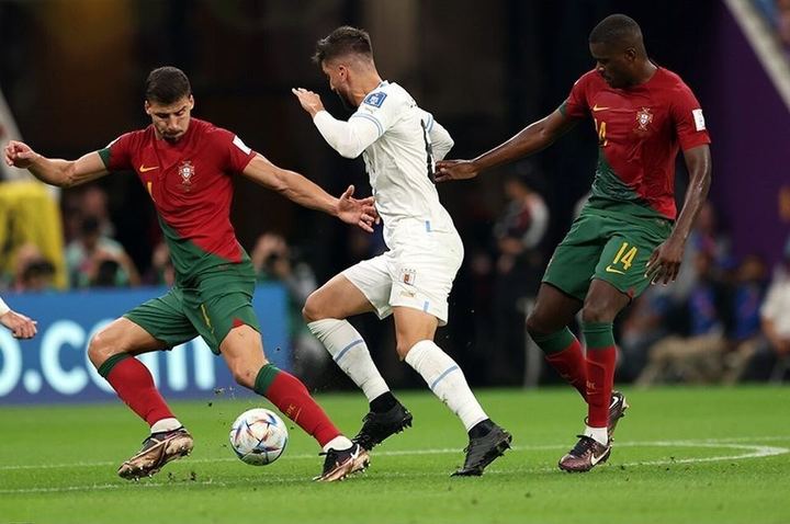 特朗普被指干预世界杯红牌裁决，FIFA称参考C罗案例｜金沙娱乐首页（封面配图）